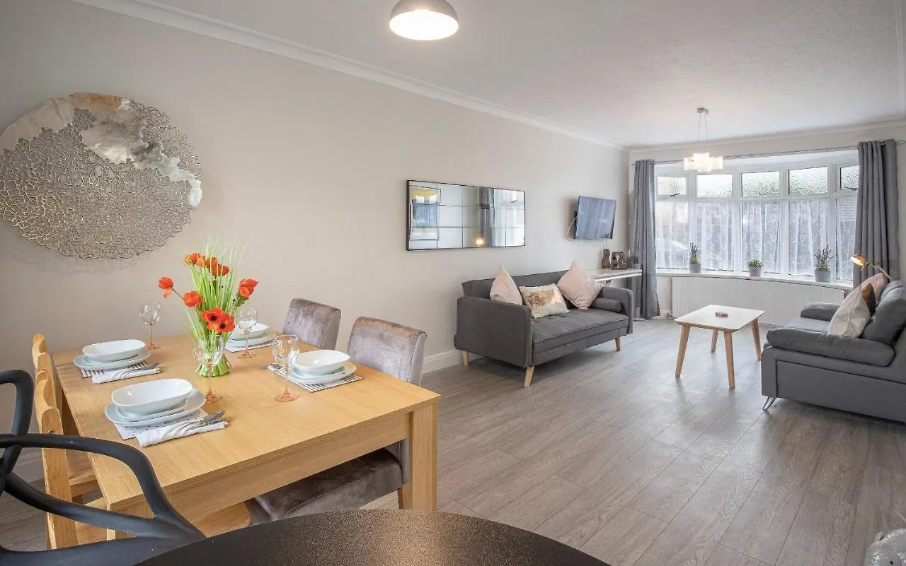 Fantastic! Family Home: Free Parking Blackpool