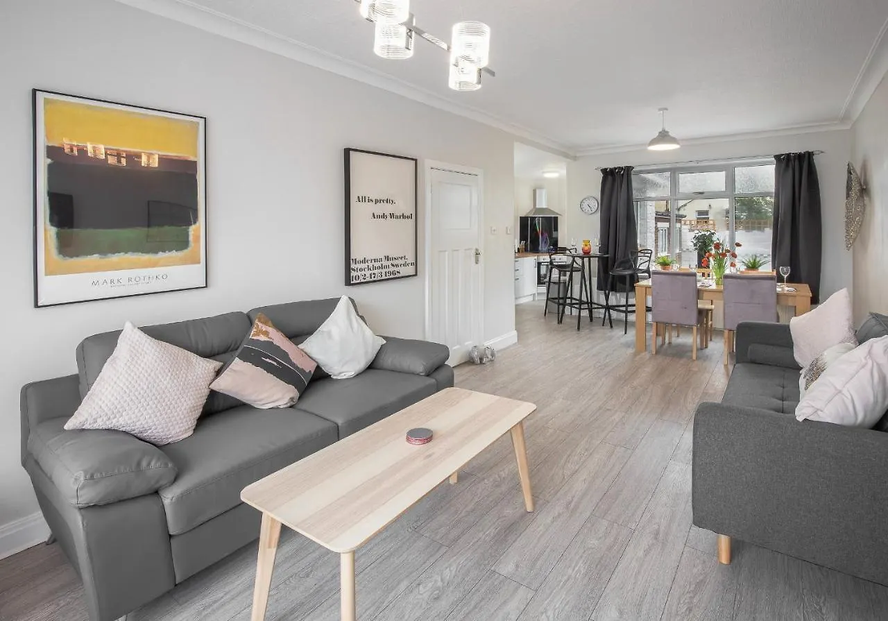 Fantastic! Family Home: Free Parking location